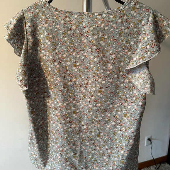 Floral Ruffle Sleeve Top - Picture 3 of 4